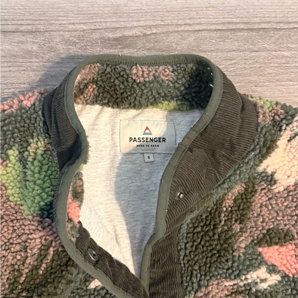 Passenger Oversized Fleece Jacket Size Small - Picture 3 of 5